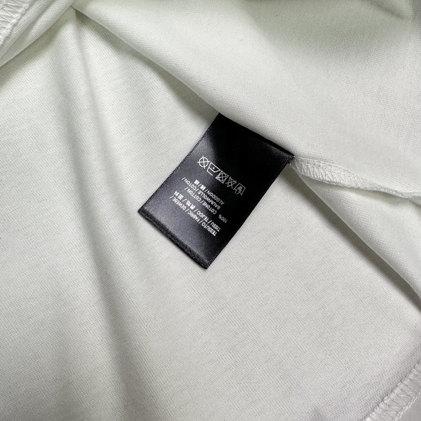 バレンシアガ n級コピー BB胸ロゴTシャツ｜洗練モノクロ×爽やかホワイトの上質デザイン｜スーパーコピー服