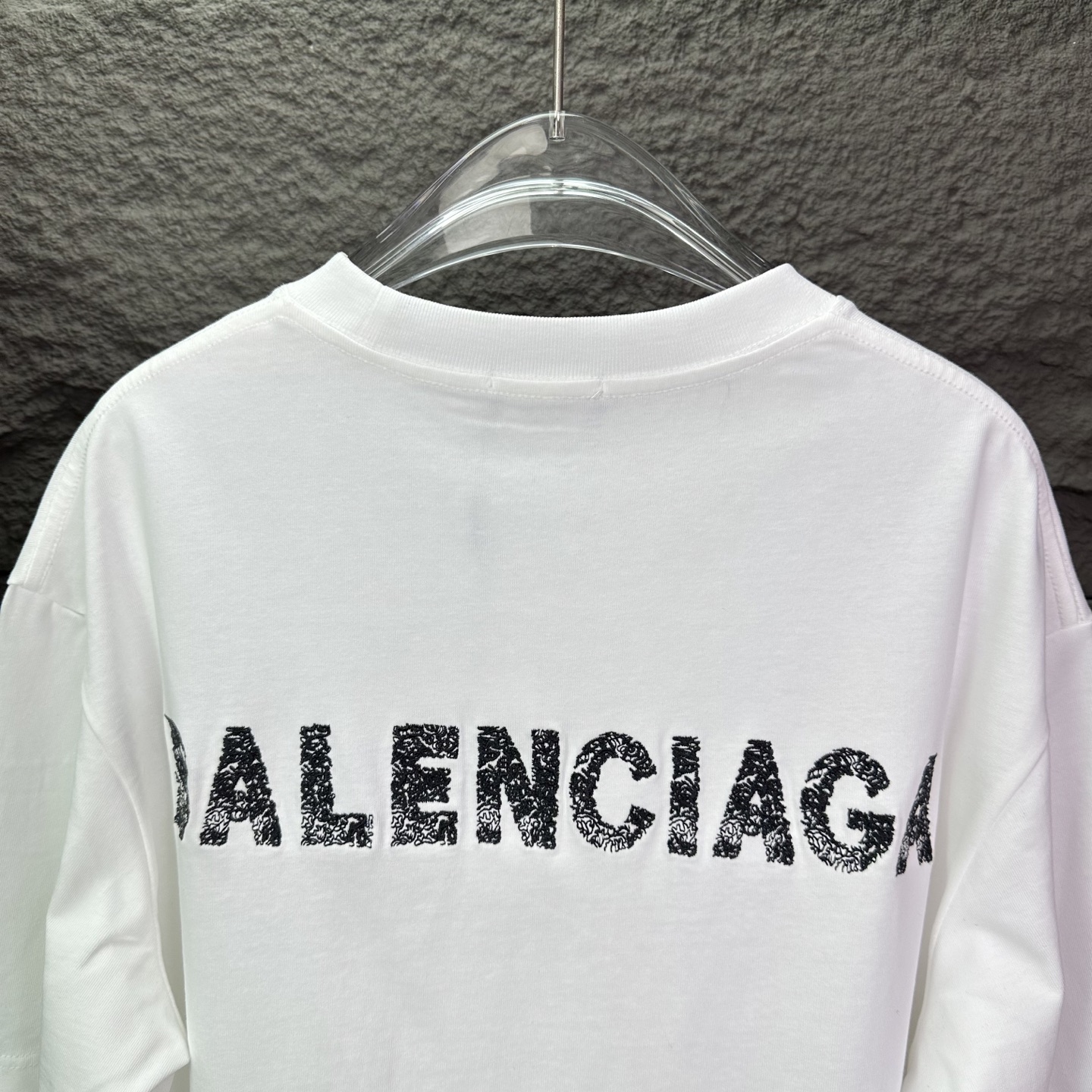 バレンシアガ n級コピー BB胸ロゴTシャツ｜洗練モノクロ×爽やかホワイトの上質デザイン｜スーパーコピー服