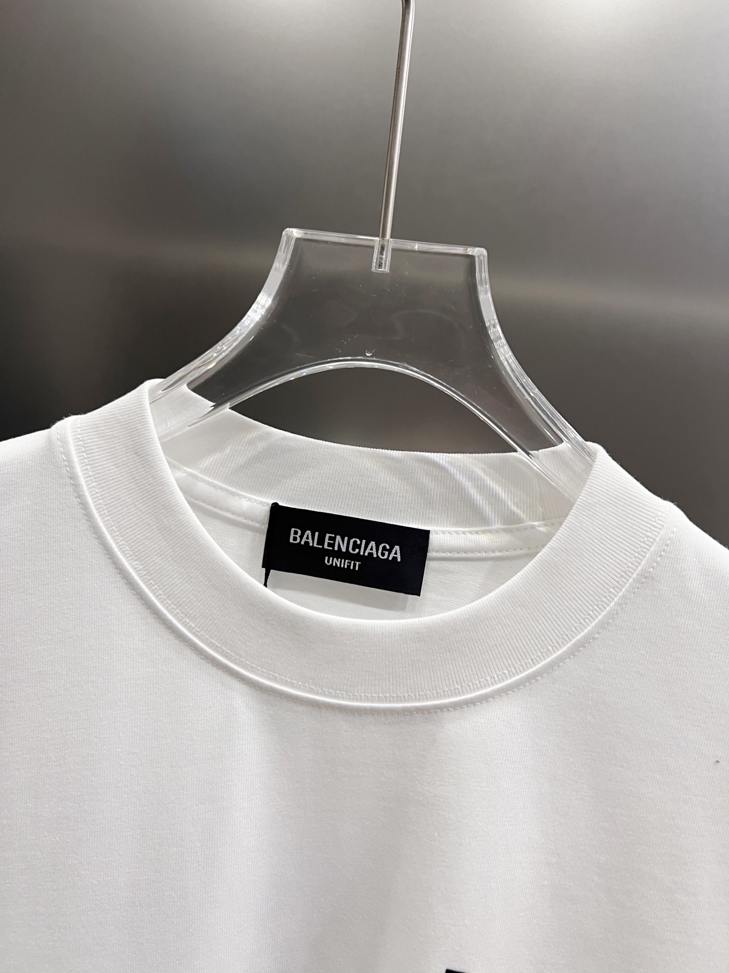 バレンシアガ スーパーコピー 優良サイト 小ロゴTシャツ｜清潔感×上質さのシンプルデザイン｜スーパーコピー服