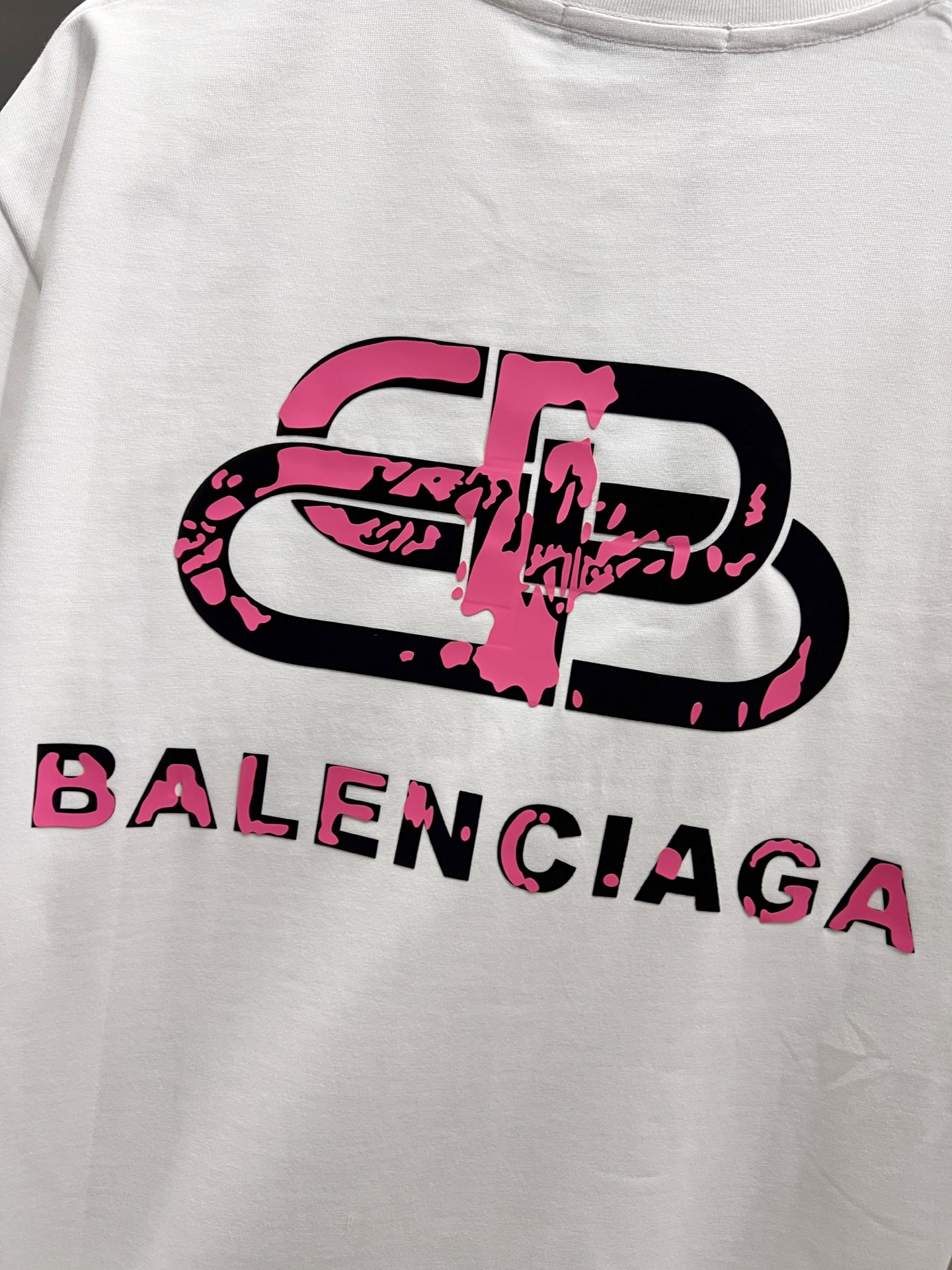 バレンシアガ スーパーコピー 優良サイト 小ロゴTシャツ｜清潔感×上質さのシンプルデザイン｜スーパーコピー服