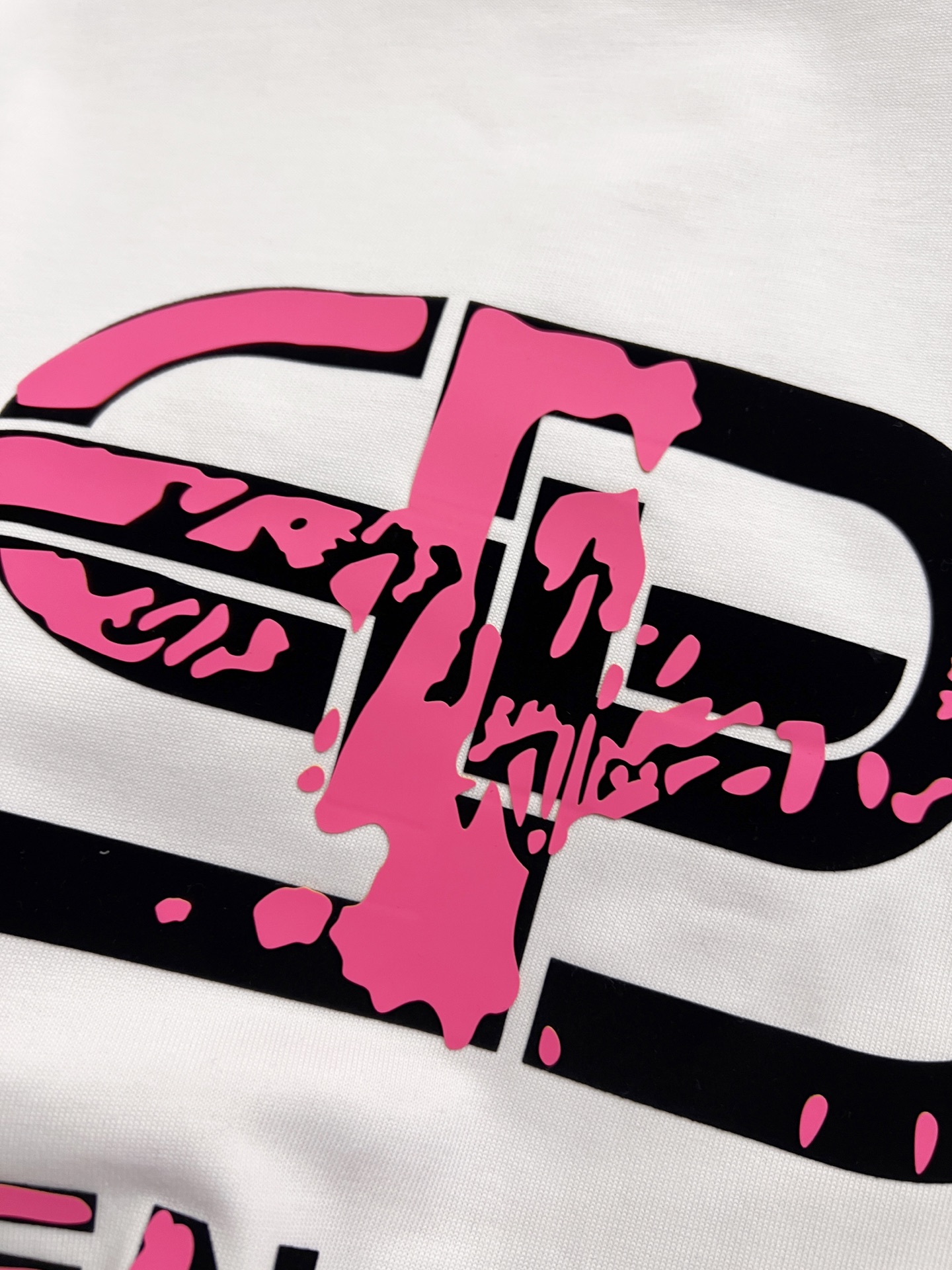 バレンシアガ スーパーコピー 優良サイト 小ロゴTシャツ｜清潔感×上質さのシンプルデザイン｜スーパーコピー服