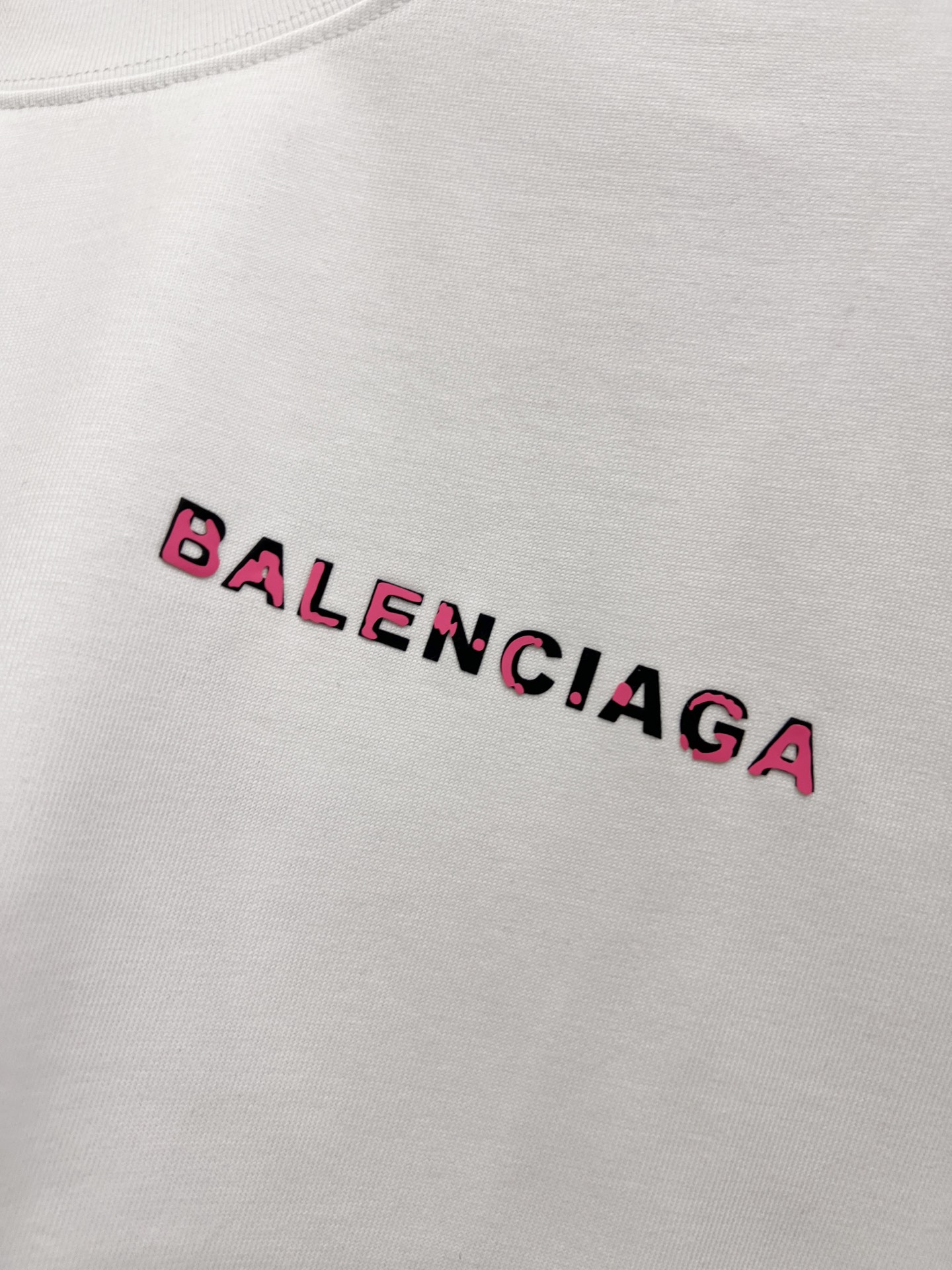 バレンシアガ スーパーコピー 優良サイト 小ロゴTシャツ｜清潔感×上質さのシンプルデザイン｜スーパーコピー服