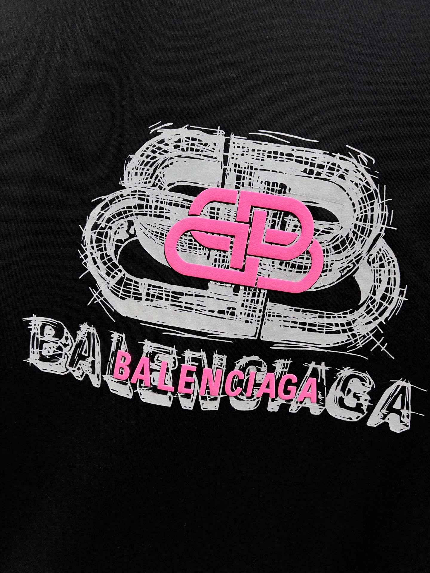 バレンシアガ コピー ピンクBBバックロゴTシャツ｜ブラックに映える鮮やかアクセント｜スーパーコピー服