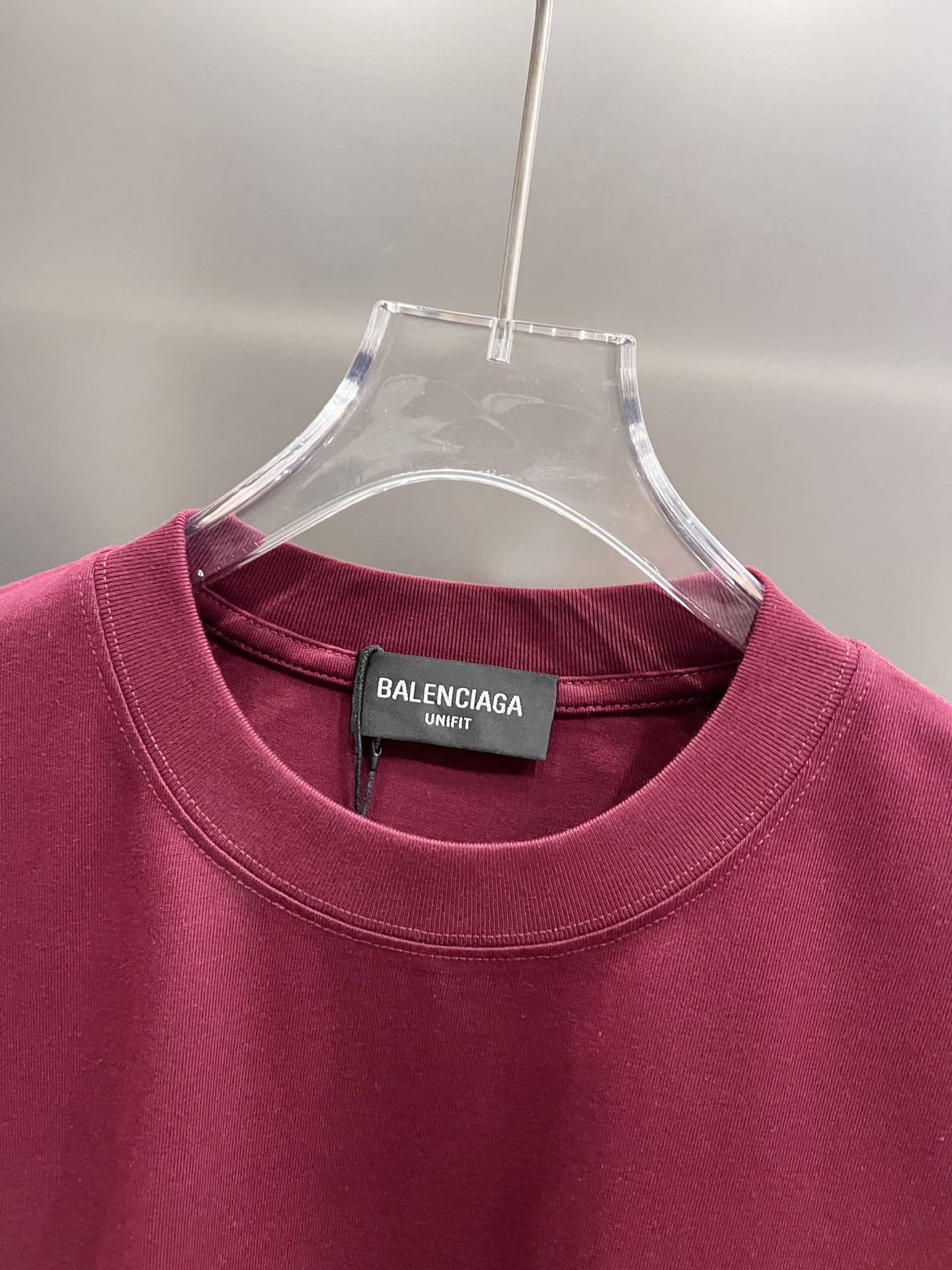 バレンシアガ n級コピー ワインレッドBBバックロゴTシャツ|深みカラー×モード感の個性派モデル|スーパーコピーn級優良店 3 バレンシアガ n級コピー ワインレッドBBバックロゴTシャツ|深みカラー×モード感の個性派モデル|スーパーコピー服