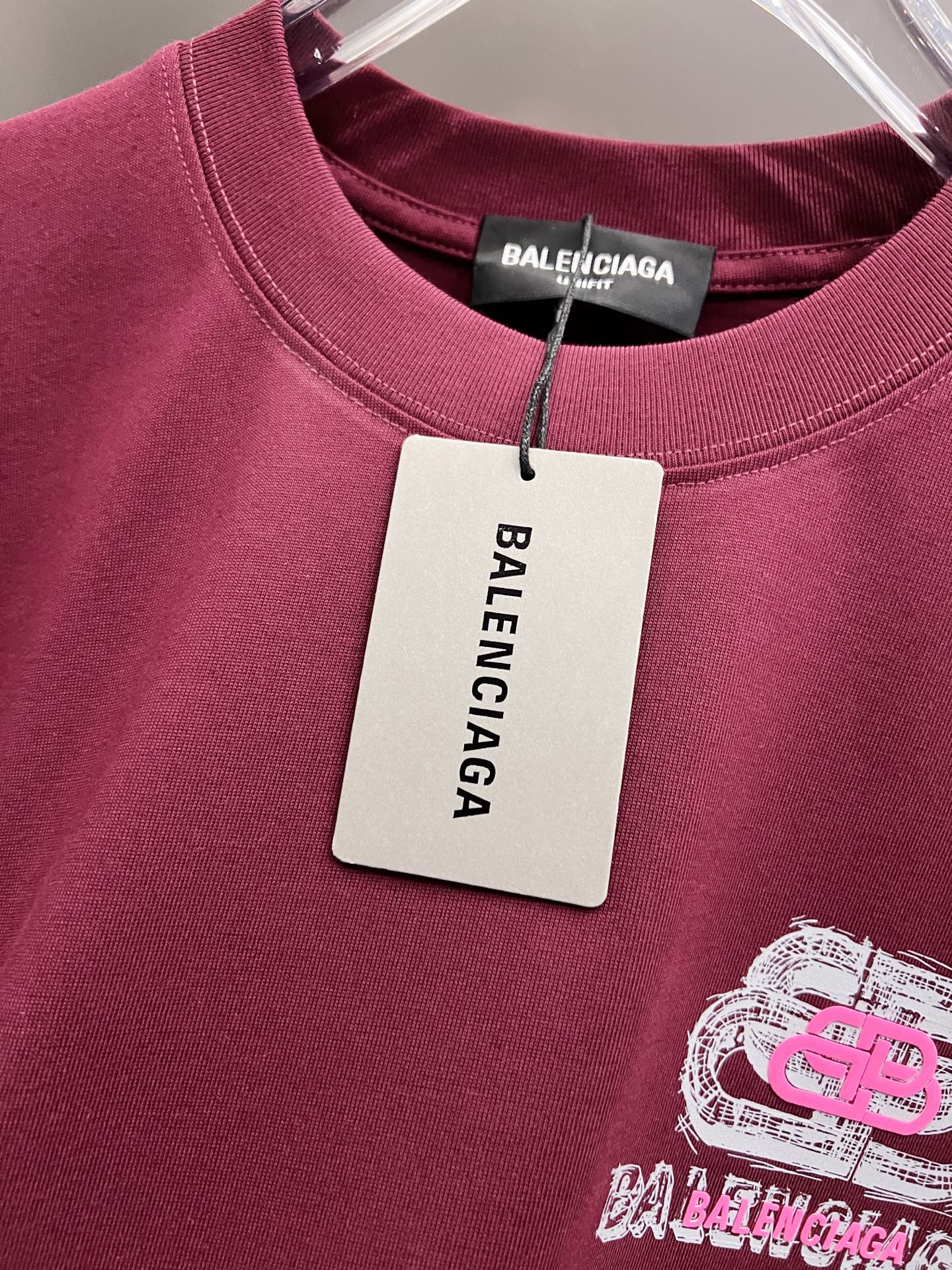 バレンシアガ n級コピー ワインレッドBBバックロゴTシャツ|深みカラー×モード感の個性派モデル|スーパーコピーn級優良店 4 バレンシアガ n級コピー ワインレッドBBバックロゴTシャツ|深みカラー×モード感の個性派モデル|スーパーコピー服