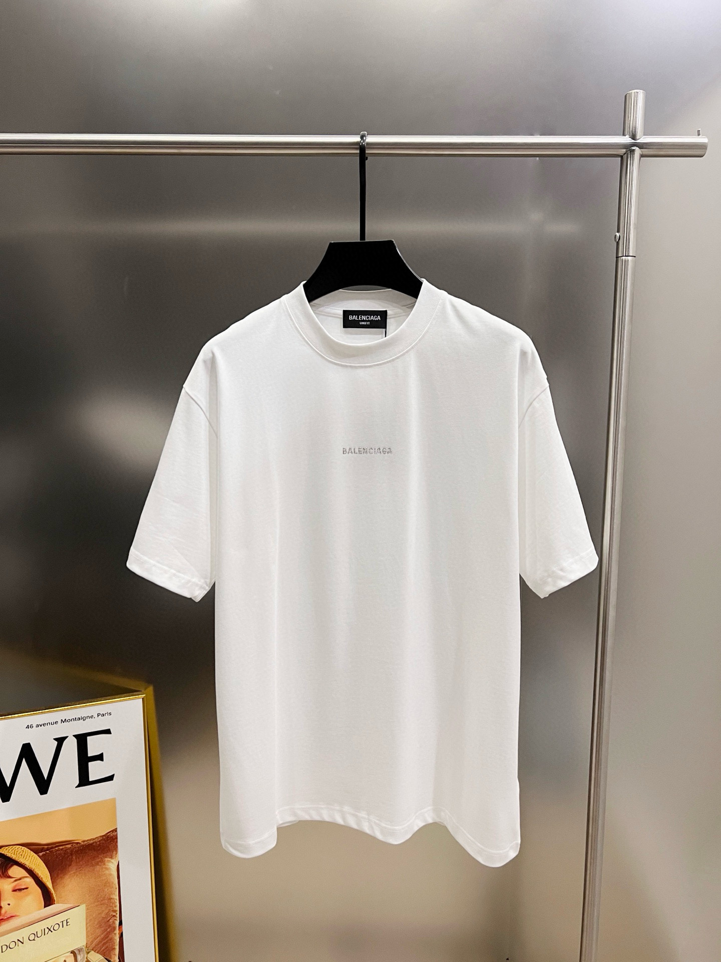 バレンシアガ スーパーコピー 優良サイト 小ロゴTシャツ|洗練ミニマル×清潔感ホワイト|スーパーコピーn級優良店 2 バレンシアガ スーパーコピー 優良サイト 小ロゴTシャツ|洗練ミニマル×清潔感ホワイト|スーパーコピー服