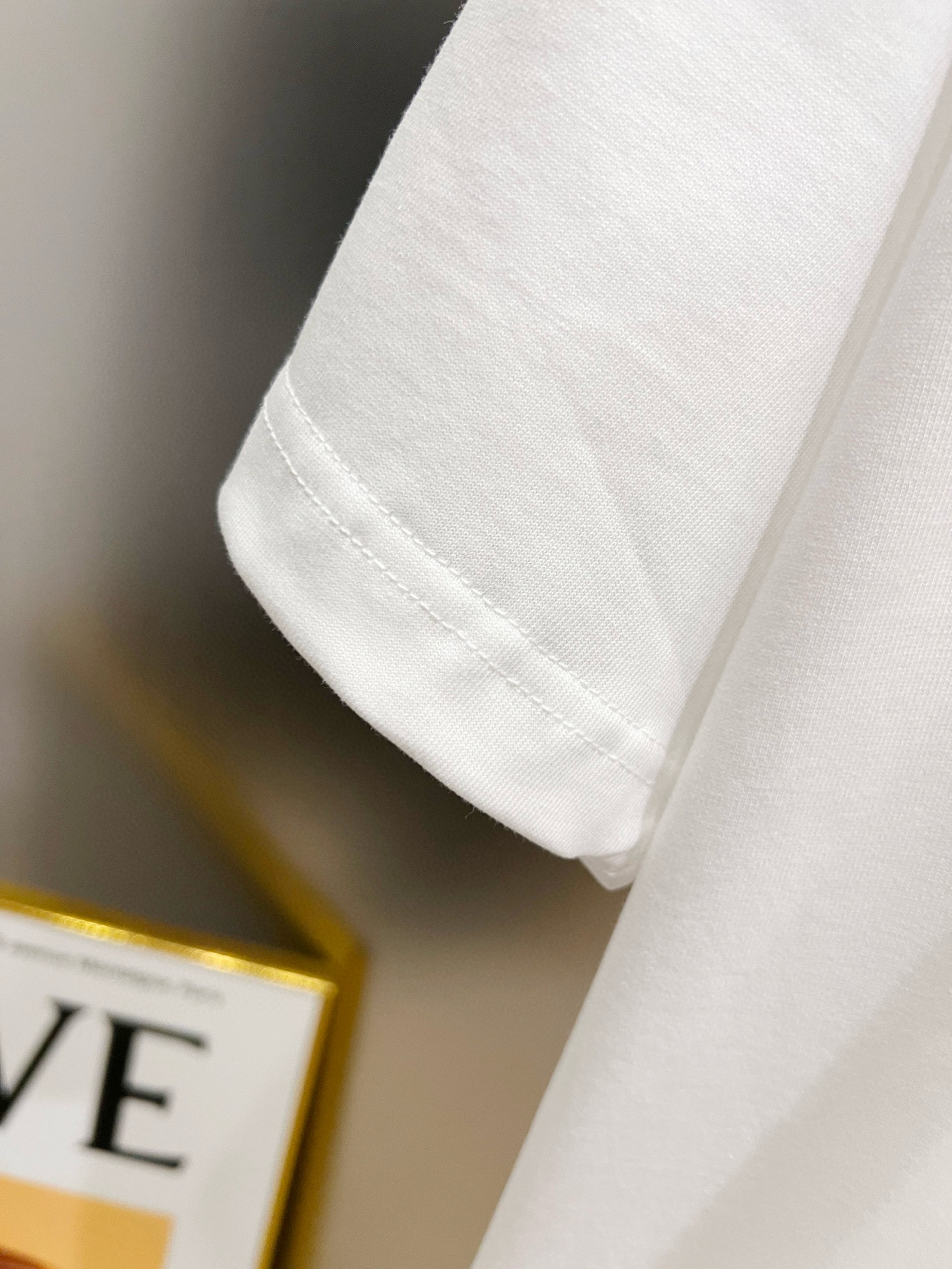 バレンシアガ スーパーコピー 優良サイト 小ロゴTシャツ|洗練ミニマル×清潔感ホワイト|スーパーコピーn級優良店 6 バレンシアガ スーパーコピー 優良サイト 小ロゴTシャツ|洗練ミニマル×清潔感ホワイト|スーパーコピー服