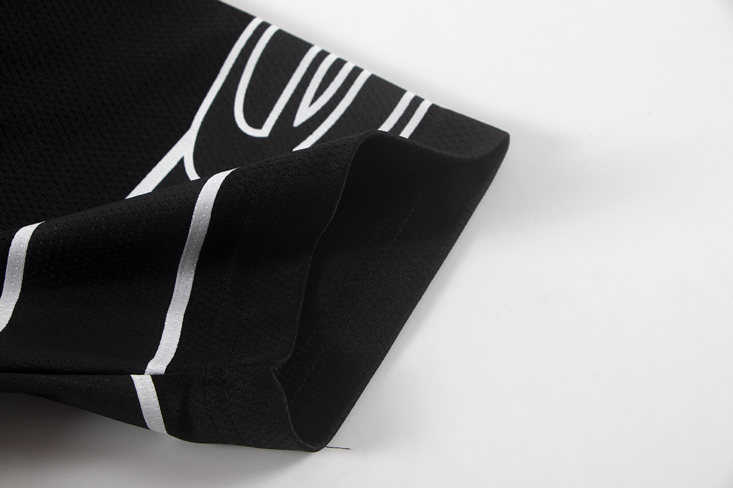 バレンシアガ スーパーコピー スポーツロゴVネックTシャツ|都会的シルエット×存在感あるビッグロゴ|スーパーコピーn級優良店 6 バレンシアガ スーパーコピー スポーツロゴVネックTシャツ|都会的シルエット×存在感あるビッグロゴ|スーパーコピー服