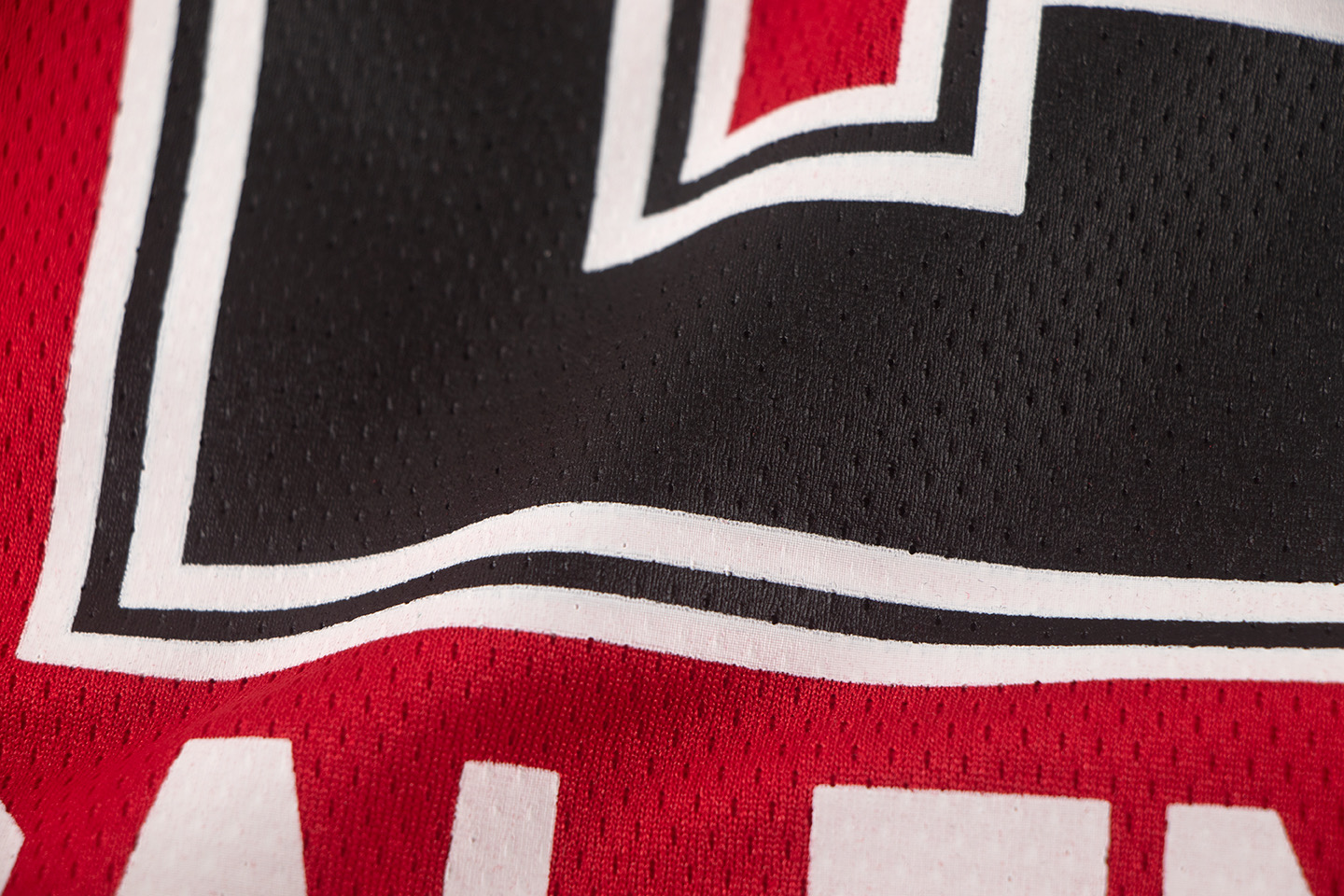 バレンシアガ コピー スポーツロゴVネックTシャツ｜鮮烈レッド×ストリート映えの個性モデル｜スーパーコピー服