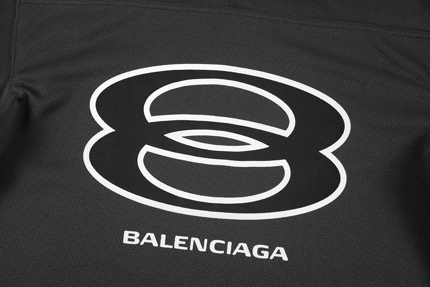 バレンシアガ n級コピー 背番号25スポーツTシャツ｜スタイリッシュ×スポーティの新定番｜スーパーコピー服