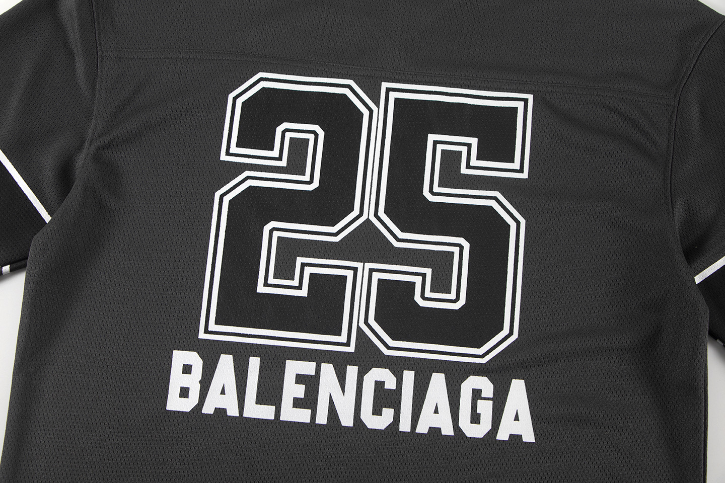 バレンシアガ n級コピー 背番号25スポーツTシャツ｜スタイリッシュ×スポーティの新定番｜スーパーコピー服