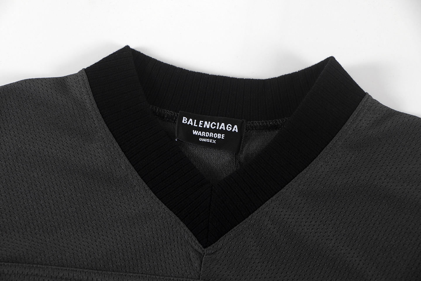 バレンシアガ n級コピー 背番号25スポーツTシャツ｜スタイリッシュ×スポーティの新定番｜スーパーコピー服